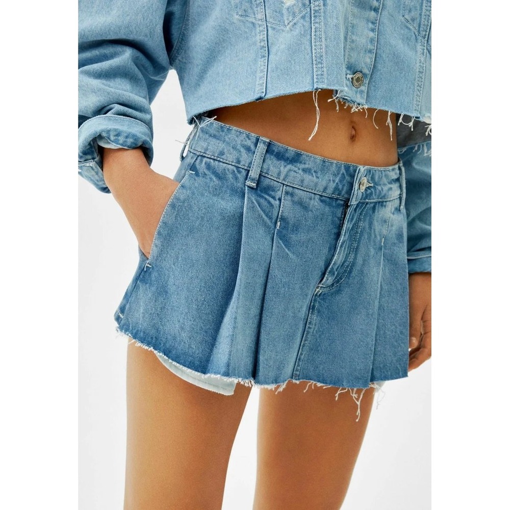 Zara Light Wash Pleated Denim Mini Skirt with Frayed Hem Size Medium